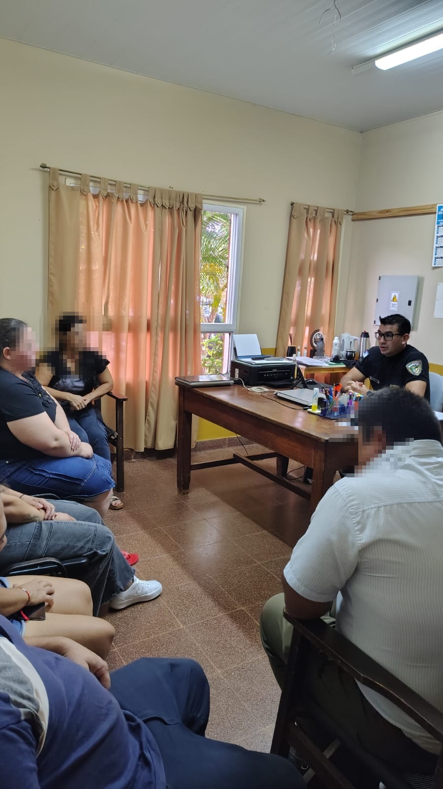 Faltaron a la escuela para tomar vino y fueron encontrados por la Policía 2